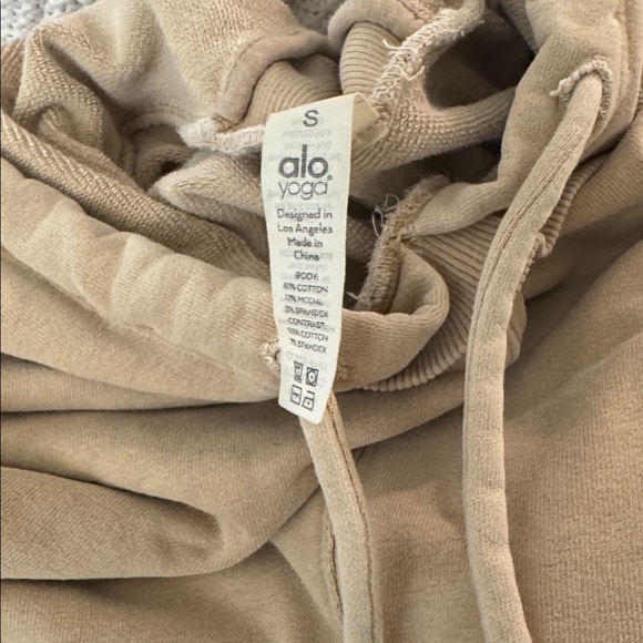 ALO Yoga Brown Cropped Sweatshirt - Picture 3 of 6